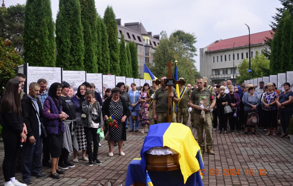 В Богородчанах зустріли тіло загиблого Героя Михайла Чепорнюка. ФОТО