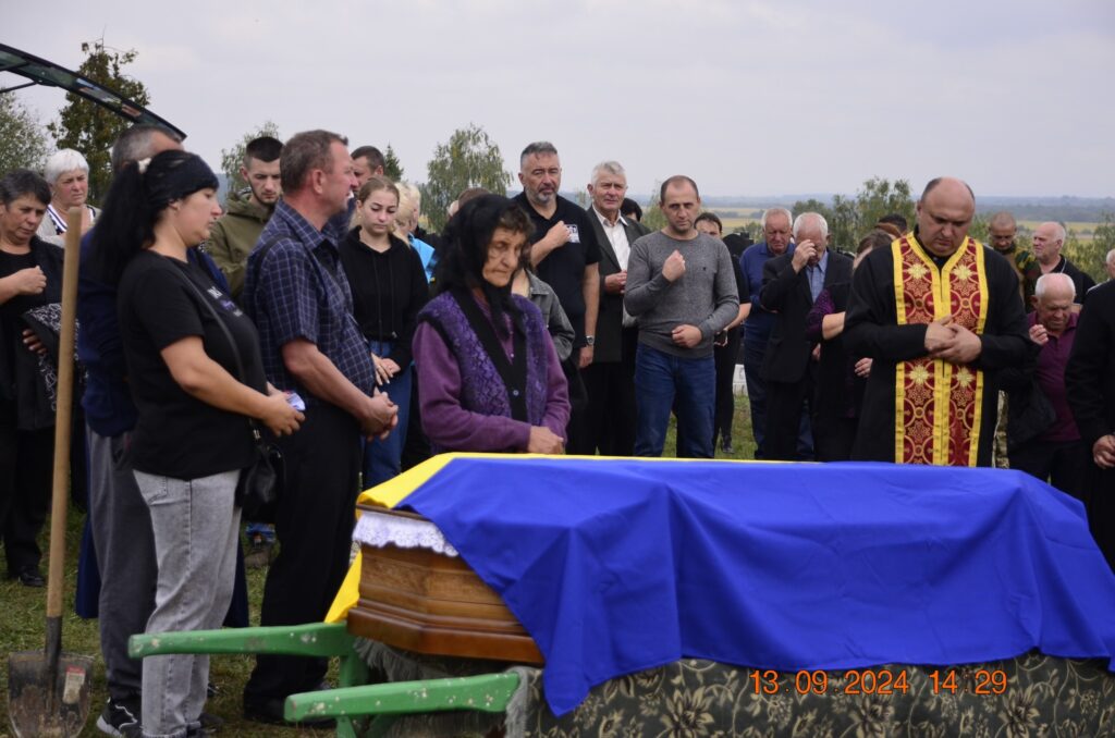 На Богородчанщині провели в останню дорогу захисника Михайла Чепорнюка