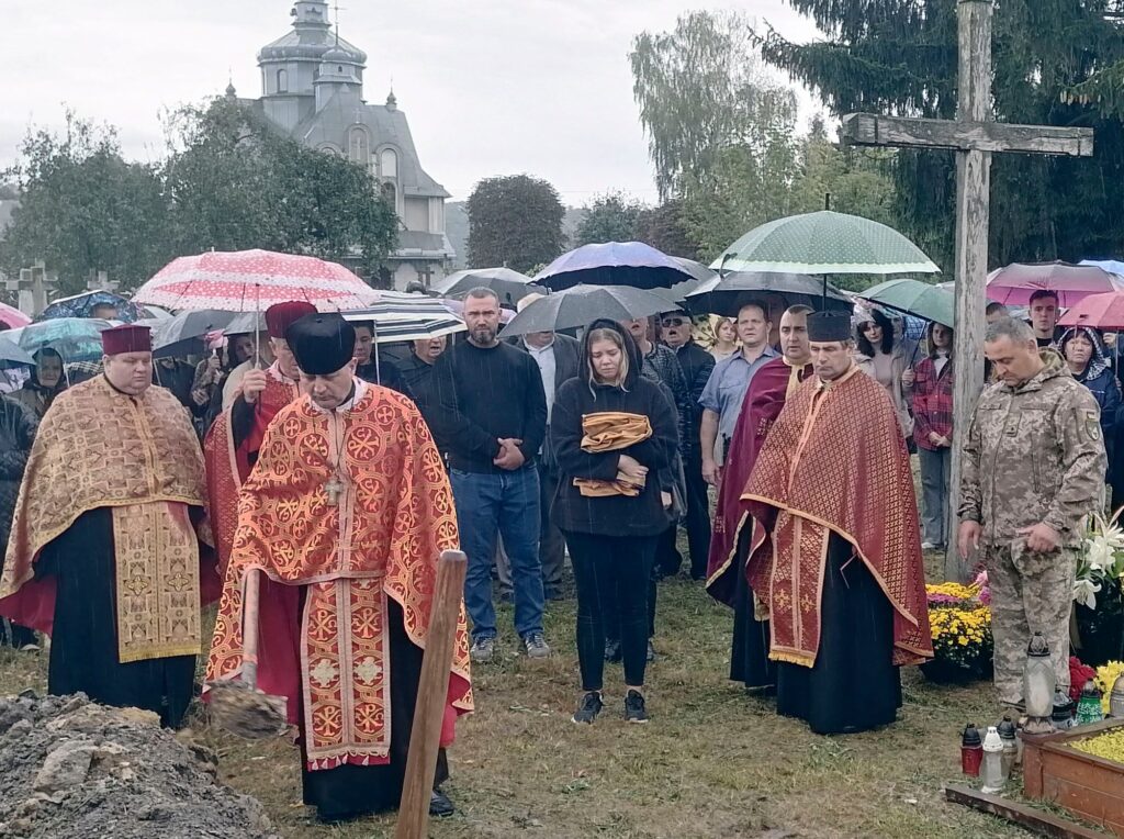 В Галицькій громаді провели в останню путь полеглого героя Олександра Дирду ФОТОРЕПОРТАЖ