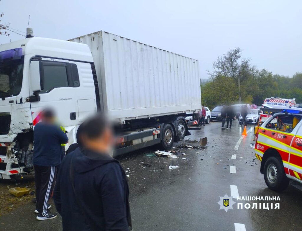 В ДТП на Косівщині загинули двоє людей, четверо у лікарні. ФОТО