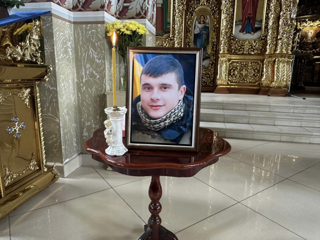У Надвірній попрощалися із полеглим бійцем Іллею Єгоровим
