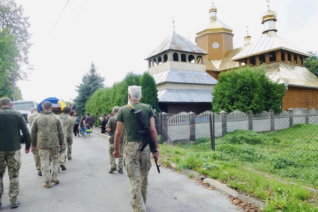 Калуська громада провела в останню путь полеглого захисника Романа Бойчука