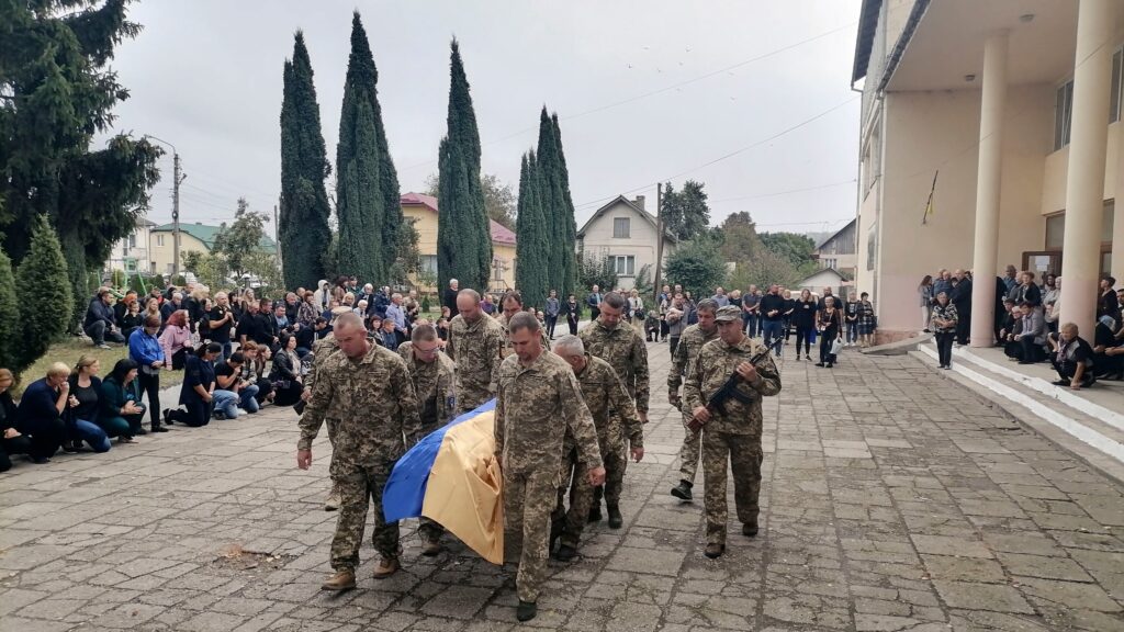 В Галицькій громаді провели в останню путь полеглого героя Олександра Дирду ФОТОРЕПОРТАЖ