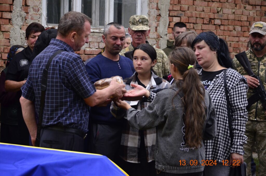 На Богородчанщині провели в останню дорогу захисника Михайла Чепорнюка