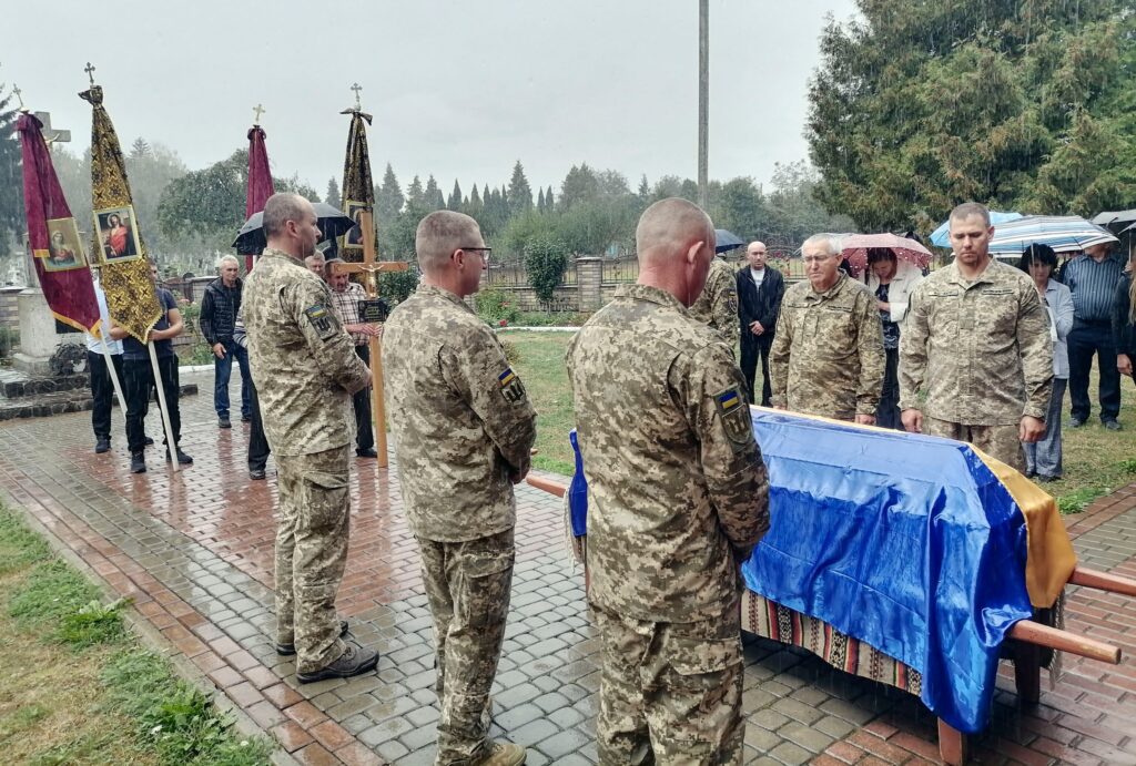 В Галицькій громаді провели в останню путь полеглого героя Олександра Дирду ФОТОРЕПОРТАЖ