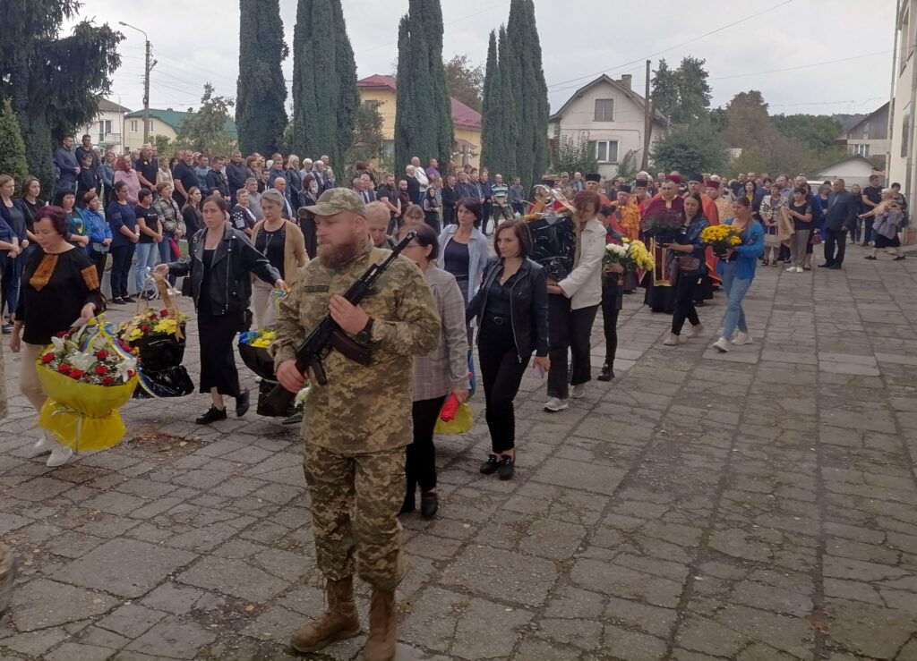 В Галицькій громаді провели в останню путь полеглого героя Олександра Дирду ФОТОРЕПОРТАЖ