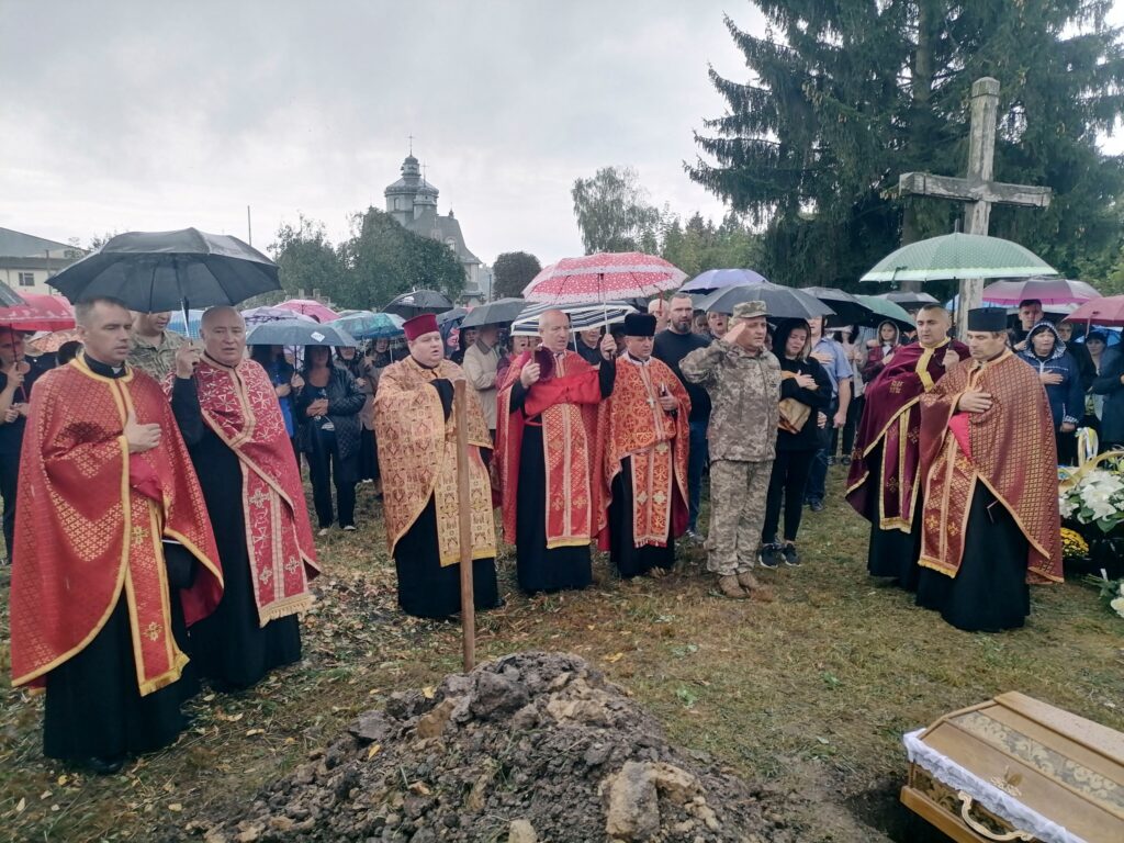 В Галицькій громаді провели в останню путь полеглого героя Олександра Дирду ФОТОРЕПОРТАЖ