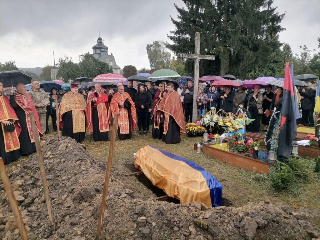 В Галицькій громаді провели в останню путь полеглого героя Олександра Дирду ФОТОРЕПОРТАЖ