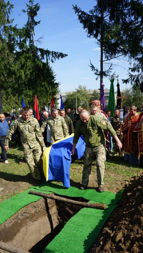 На Франківщині відбувся похорон Володимира Яреми, який більше року тому загинув на війні