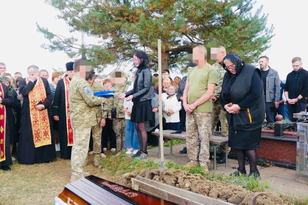 Калуська громада провела в останню путь полеглого захисника Романа Бойчука