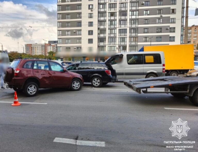 У Франківську через п'яного водія сталась масштабна ДТП