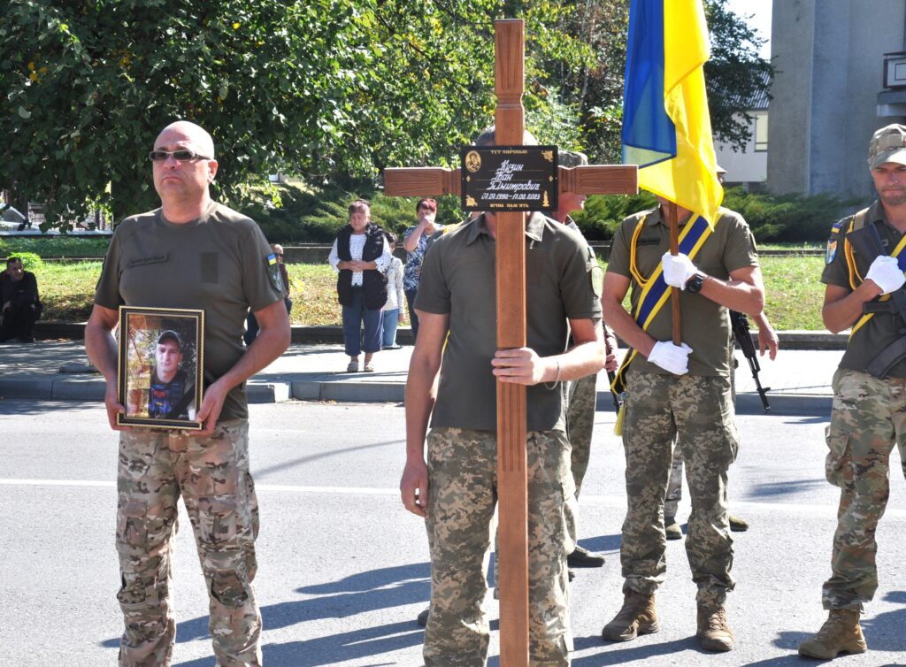 До рідної Богородчанської громади "на щиті" повернувся Герой Іван Кузан