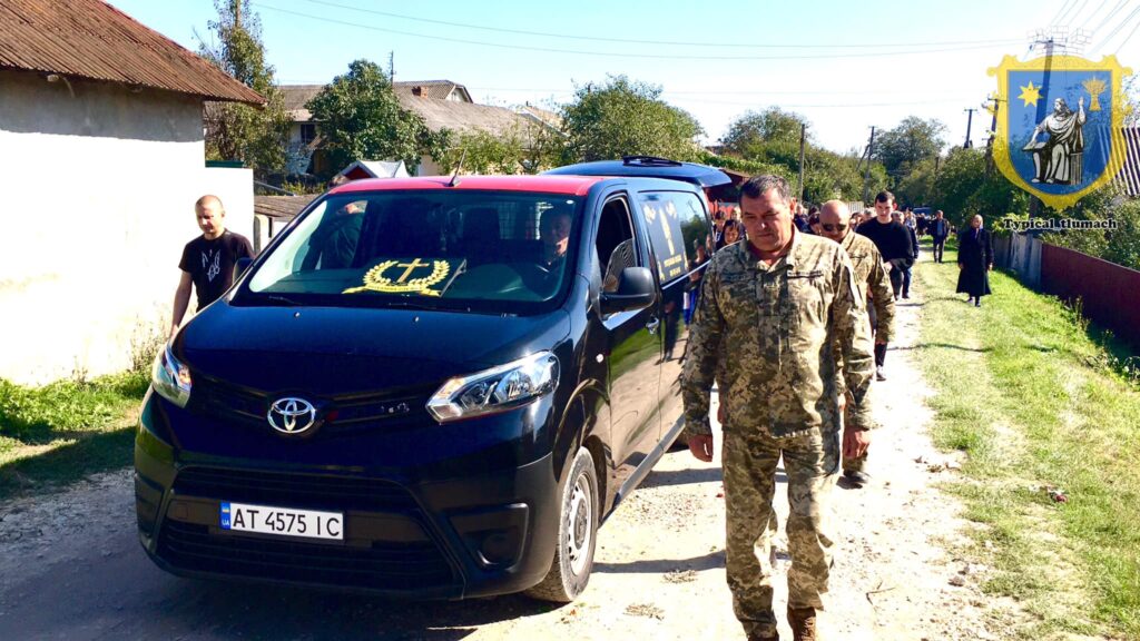 На Тлумаччині провели в останню дорогу полеглого воїна Вадима Байжанова