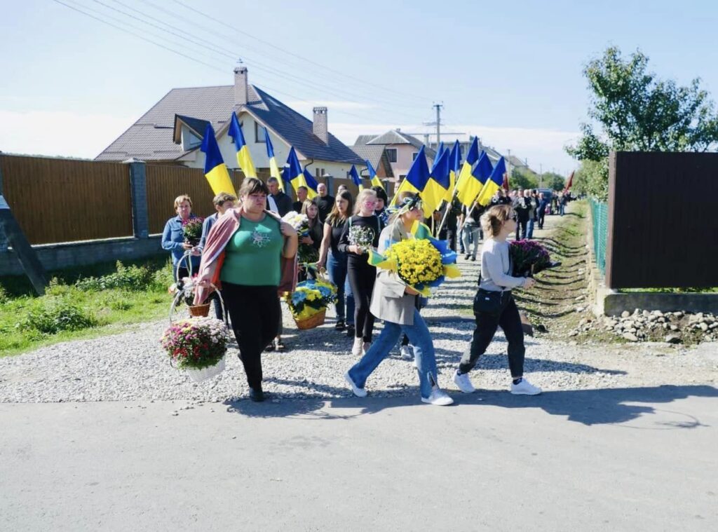 У Калуській громаді поховали захисника Андрія Онопченка