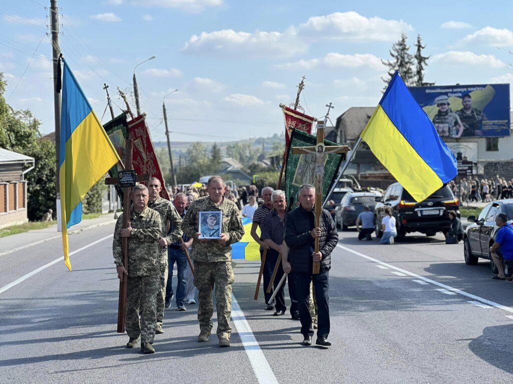 На Франківщині провели в останню земну дорогу Героя Любомира Гулія