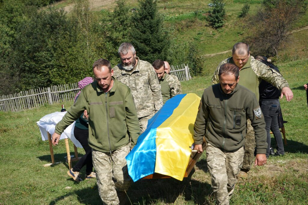 На Надвірнянщині попрощалися із 24-річним захисником Юрієм Гультаєм