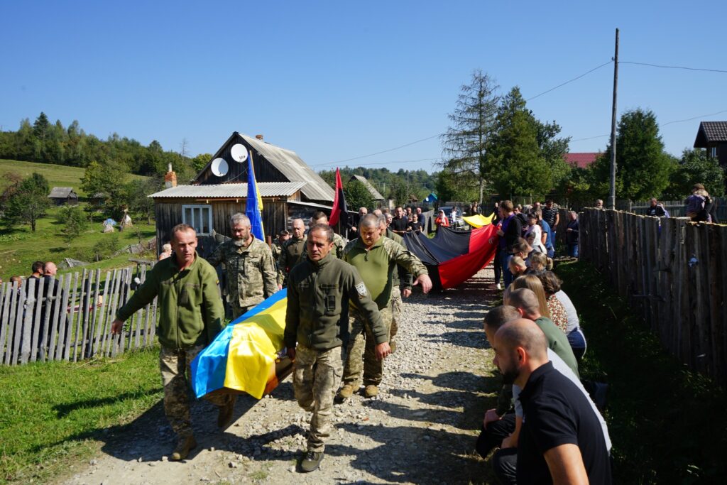 На Надвірнянщині попрощалися із 24-річним захисником Юрієм Гультаєм