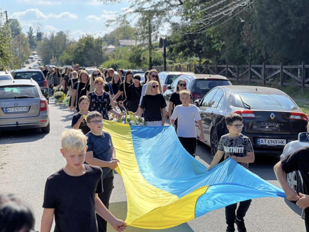 На Франківщині провели в останню земну дорогу Героя Любомира Гулія