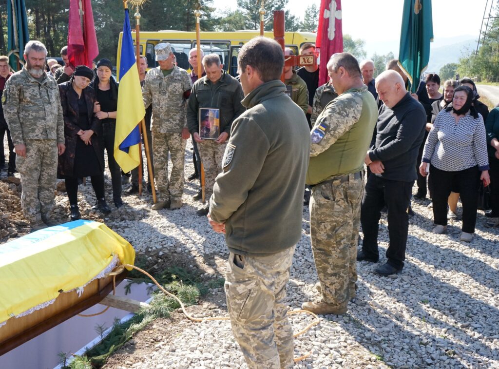 На Надвірнянщині попрощалися із 24-річним захисником Юрієм Гультаєм