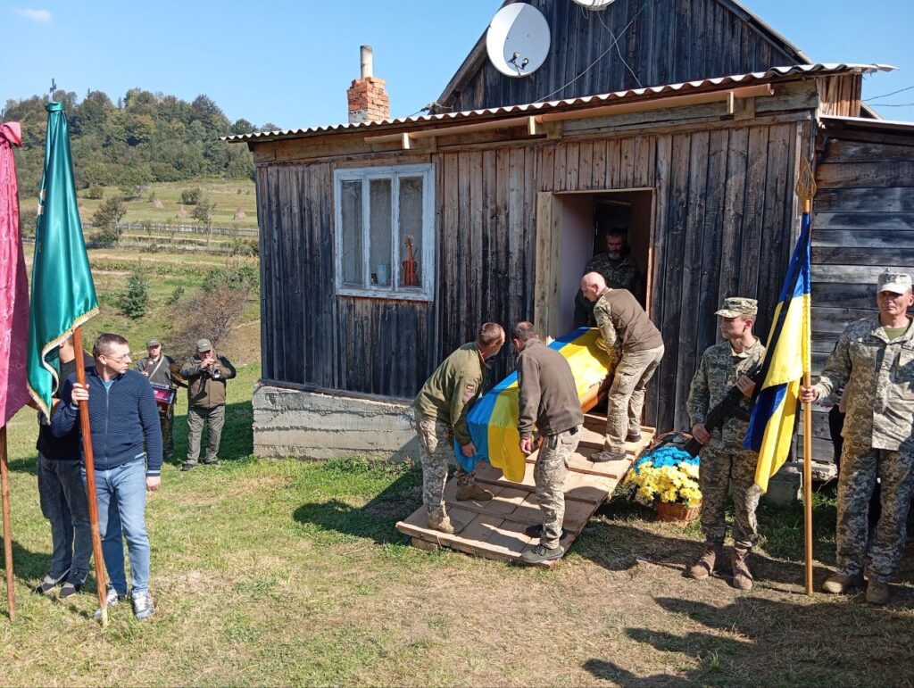 На Надвірнянщині попрощалися із 24-річним захисником Юрієм Гультаєм