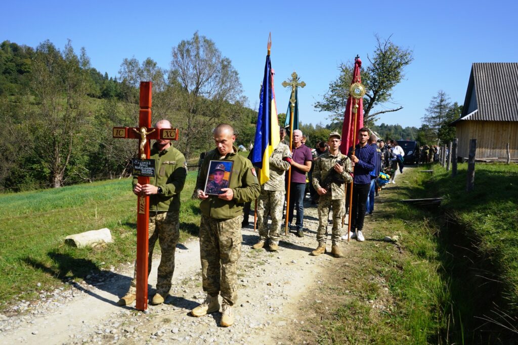 На Надвірнянщині попрощалися із 24-річним захисником Юрієм Гультаєм