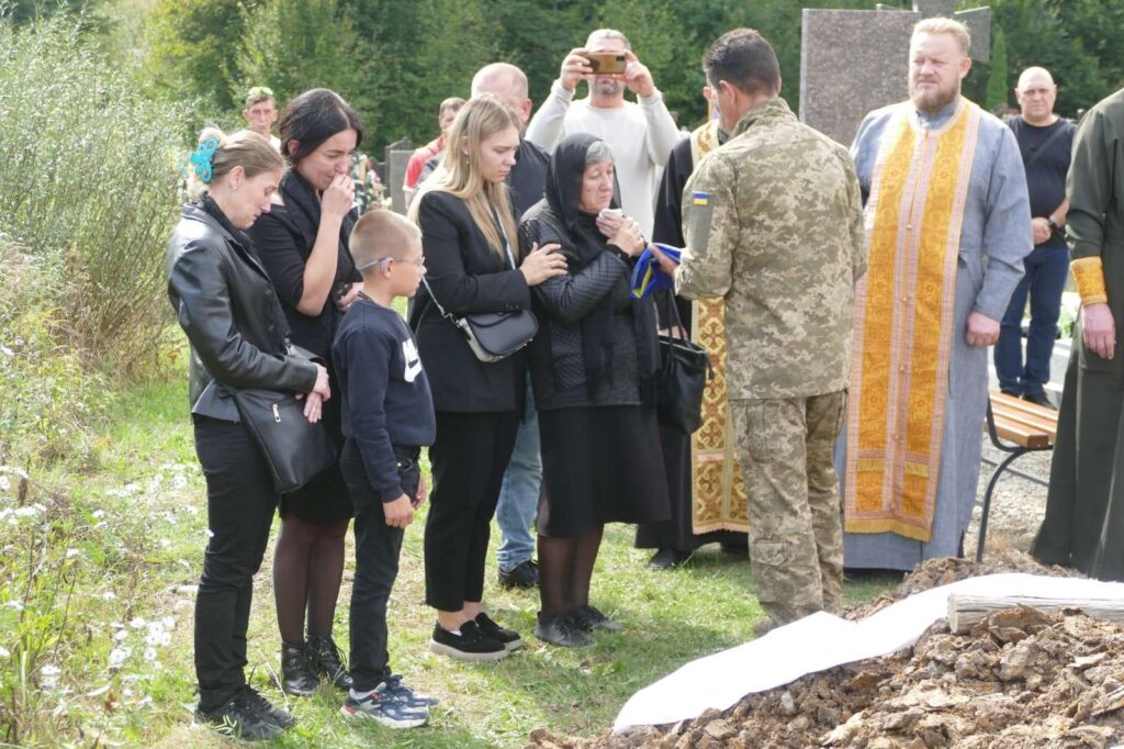 У Калуші провели в останню дорогу захисника України Івана Лопушинського ФОТО