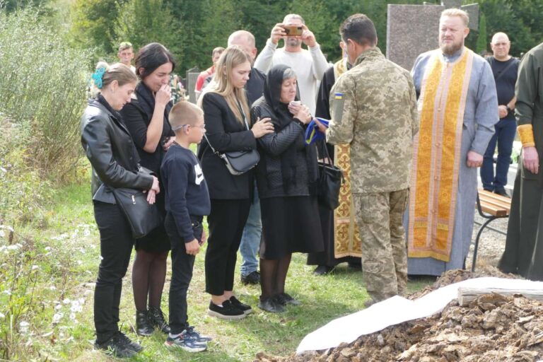 У Калуші провели в останню дорогу захисника України Івана Лопушинського ФОТО