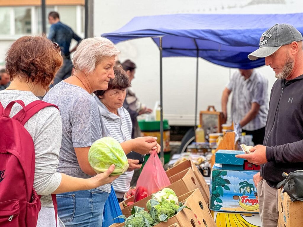 "Золота осінь-2024": відбувся перший продовольчий ярмарок, де свою продукцію презентували виробники з Прикарпаття