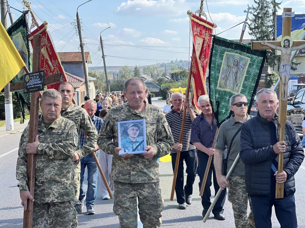 На Франківщині провели в останню земну дорогу Героя Любомира Гулія