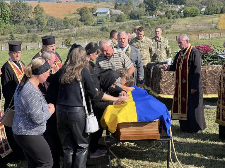 На Франківщині провели в останню земну дорогу Героя Любомира Гулія