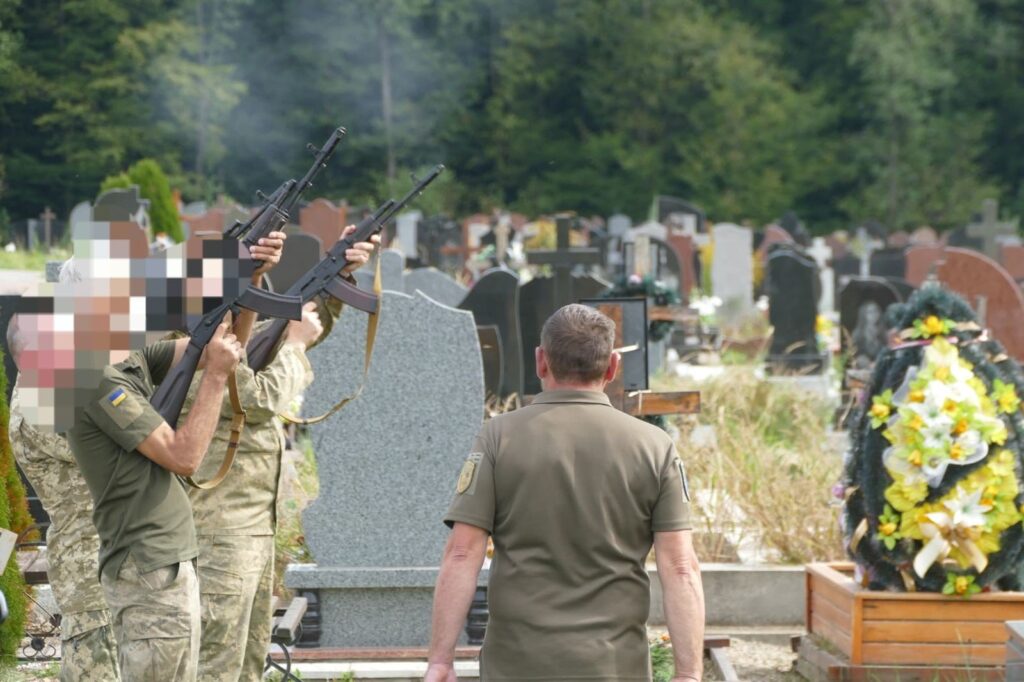 У Калуші провели в останню дорогу захисника України Івана Лопушинського ФОТО