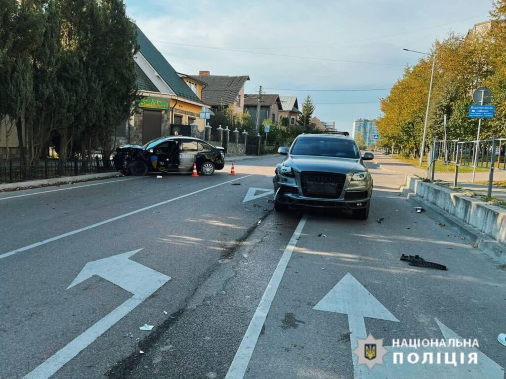 Наїхав на пішохода та втік. У ДТП на Франківщині травмувалися жінка та чоловік