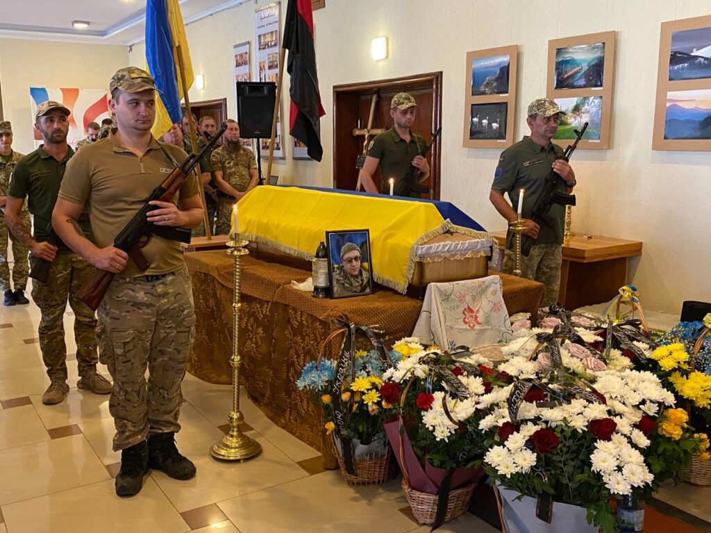 Городенківська громада провела на останній спочинок,відважного воїна Лазорка Михайла