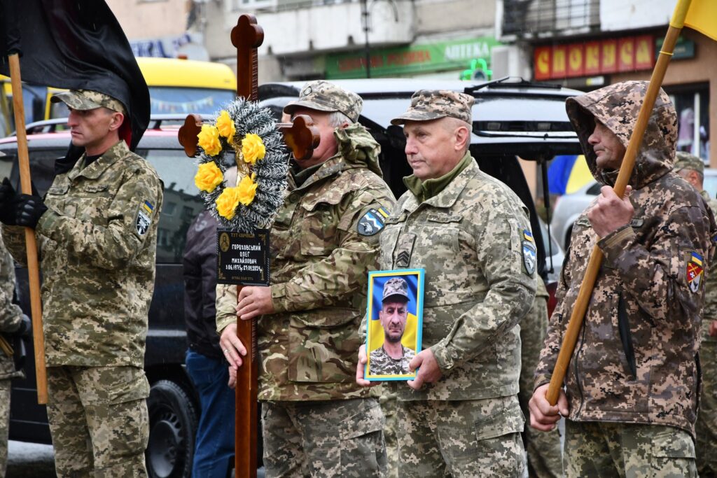 У Рогатині попрощалися з військовим Олегом Гороховським, який помер від онкології