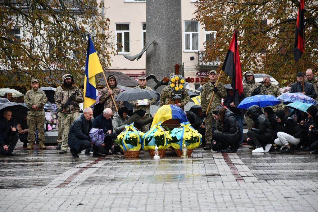 У Рогатині попрощалися з військовим Олегом Гороховським, який помер від онкології