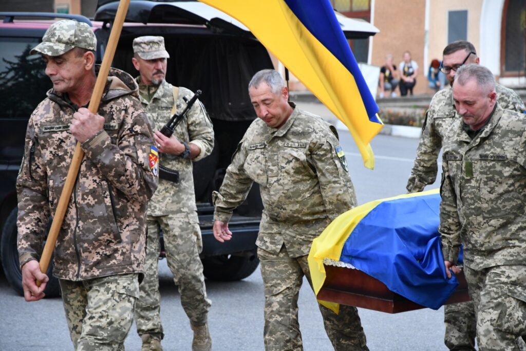 Рогатинська громада зустріла "на щиті" тіло загиблого воїна Івана Романківа