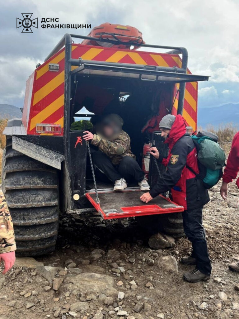 У Карпатах рятувальники допомогли туристці, якій раптово стало зле