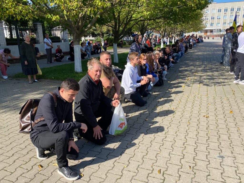 Городенківська громада провела на останній спочинок відважного воїна Лазорка Михайла