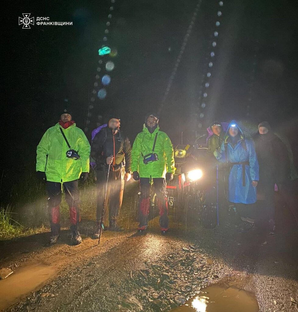 На Прикарпатті в лісі заблукали грибники