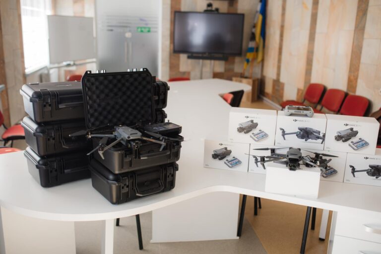 Франківська ОДА передала бійцям на фронт 16 квадрокоптерів «Mavic»