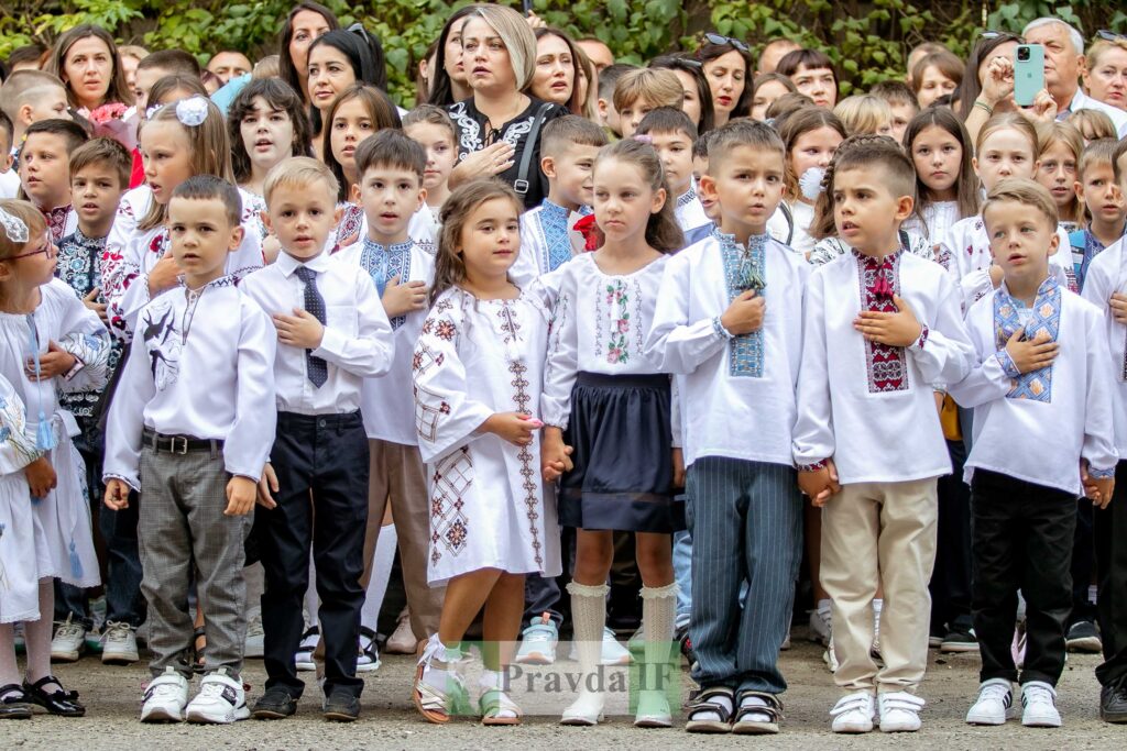 У всіх франківських школах пролунав перший дзвоник. ФОТОРЕПОРТАЖ