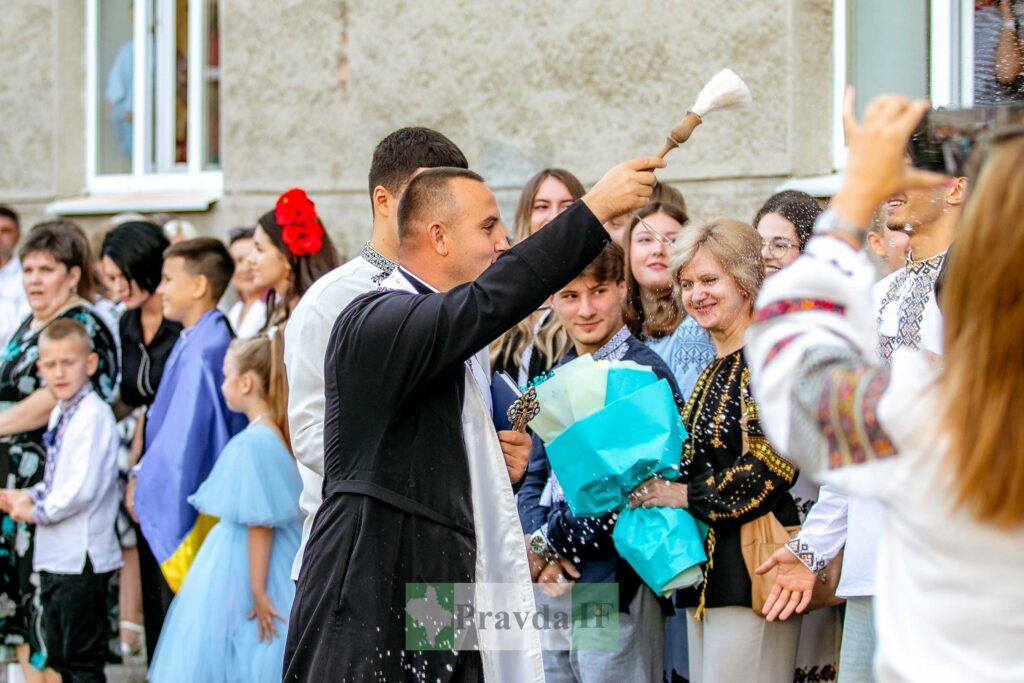 У всіх франківських школах пролунав перший дзвоник. ФОТОРЕПОРТАЖ