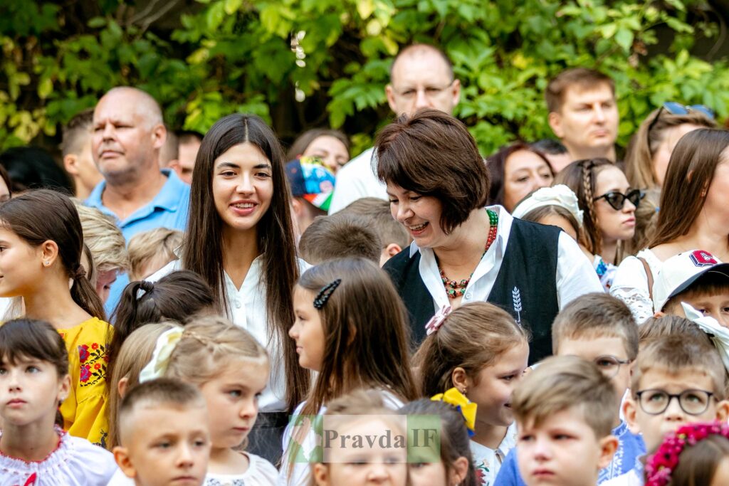 У всіх франківських школах пролунав перший дзвоник. ФОТОРЕПОРТАЖ