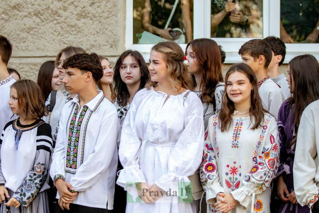 У всіх франківських школах пролунав перший дзвоник. ФОТОРЕПОРТАЖ