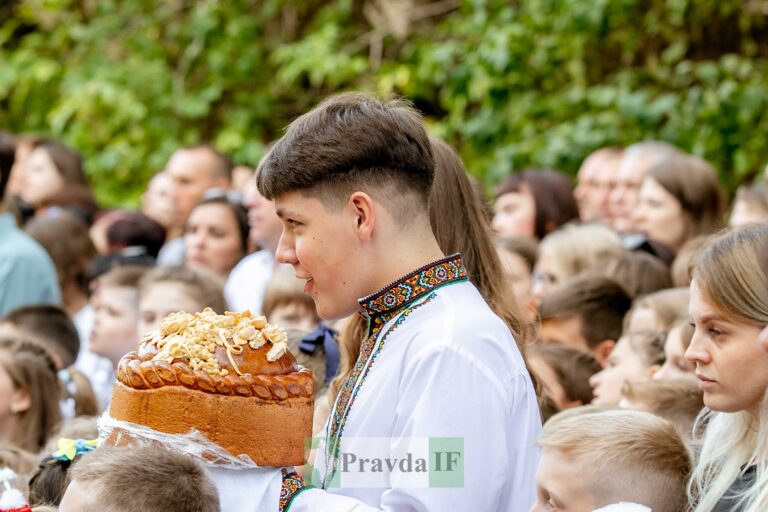 У всіх франківських школах пролунав перший дзвоник. ФОТОРЕПОРТАЖ