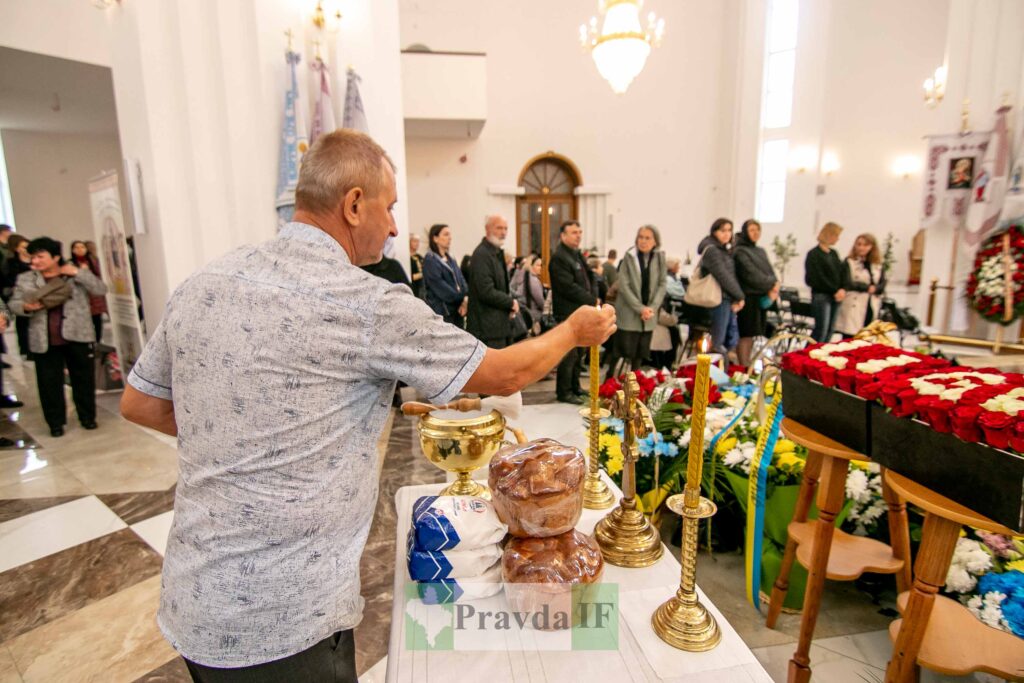 У Івано-Франківську попрощалися із полеглим на війні 23-річним захисником Богданом Власієм