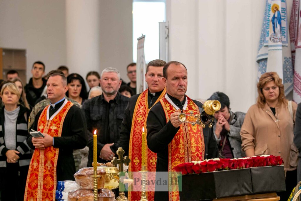 У Івано-Франківську попрощалися із полеглим на війні 23-річним захисником Богданом Власієм