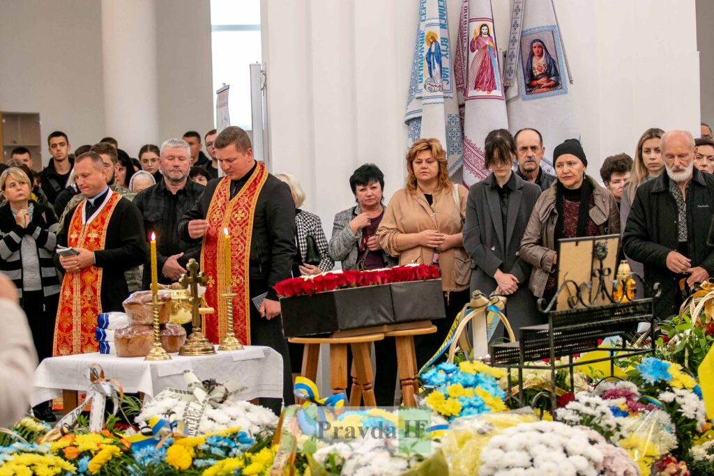 У Івано-Франківську попрощалися із полеглим на війні 23-річним захисником Богданом Власієм