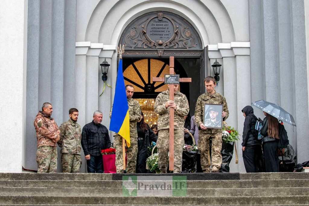 У Івано-Франківську попрощалися із полеглим на війні 23-річним захисником Богданом Власієм