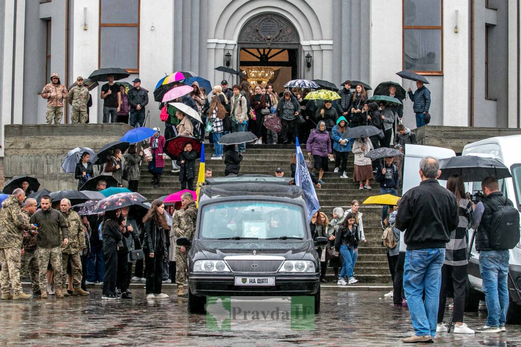 У Івано-Франківську попрощалися із полеглим на війні 23-річним захисником Богданом Власієм